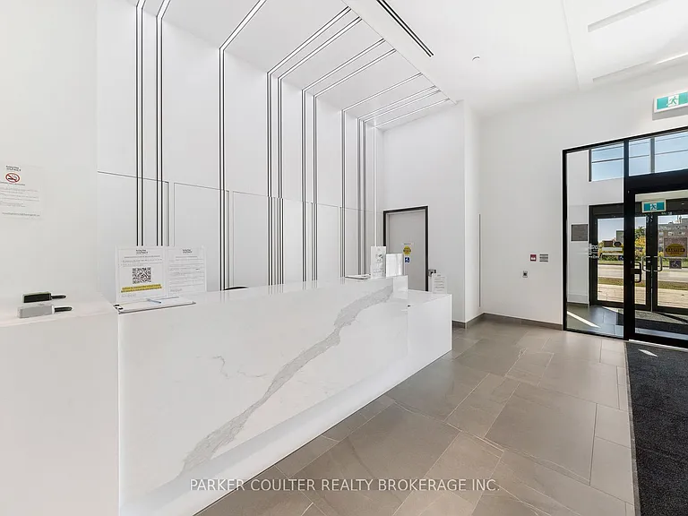 681 Yonge St #114 — Photo 32