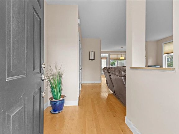 3rd image of 285 Zephyr Road