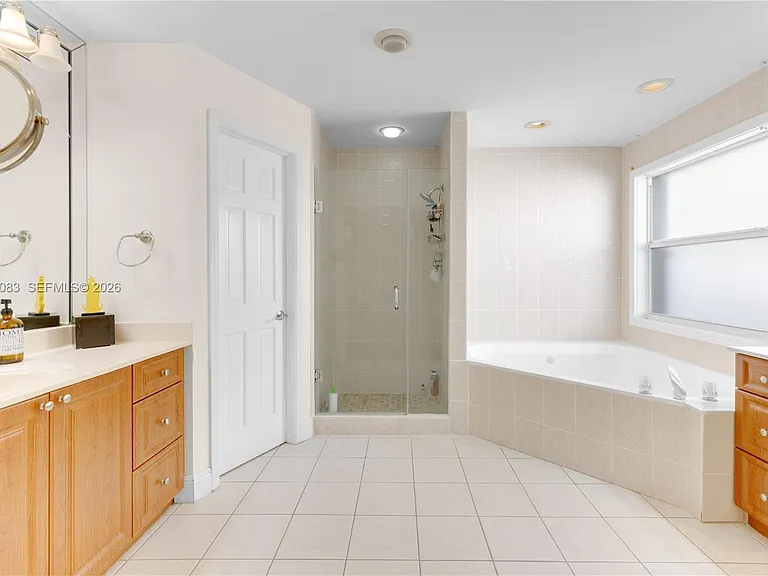 5253 NW 94th Doral Pl #5253 — Photo 10