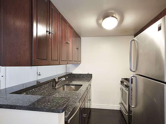 5th image of 404 E 79th St APT 5A