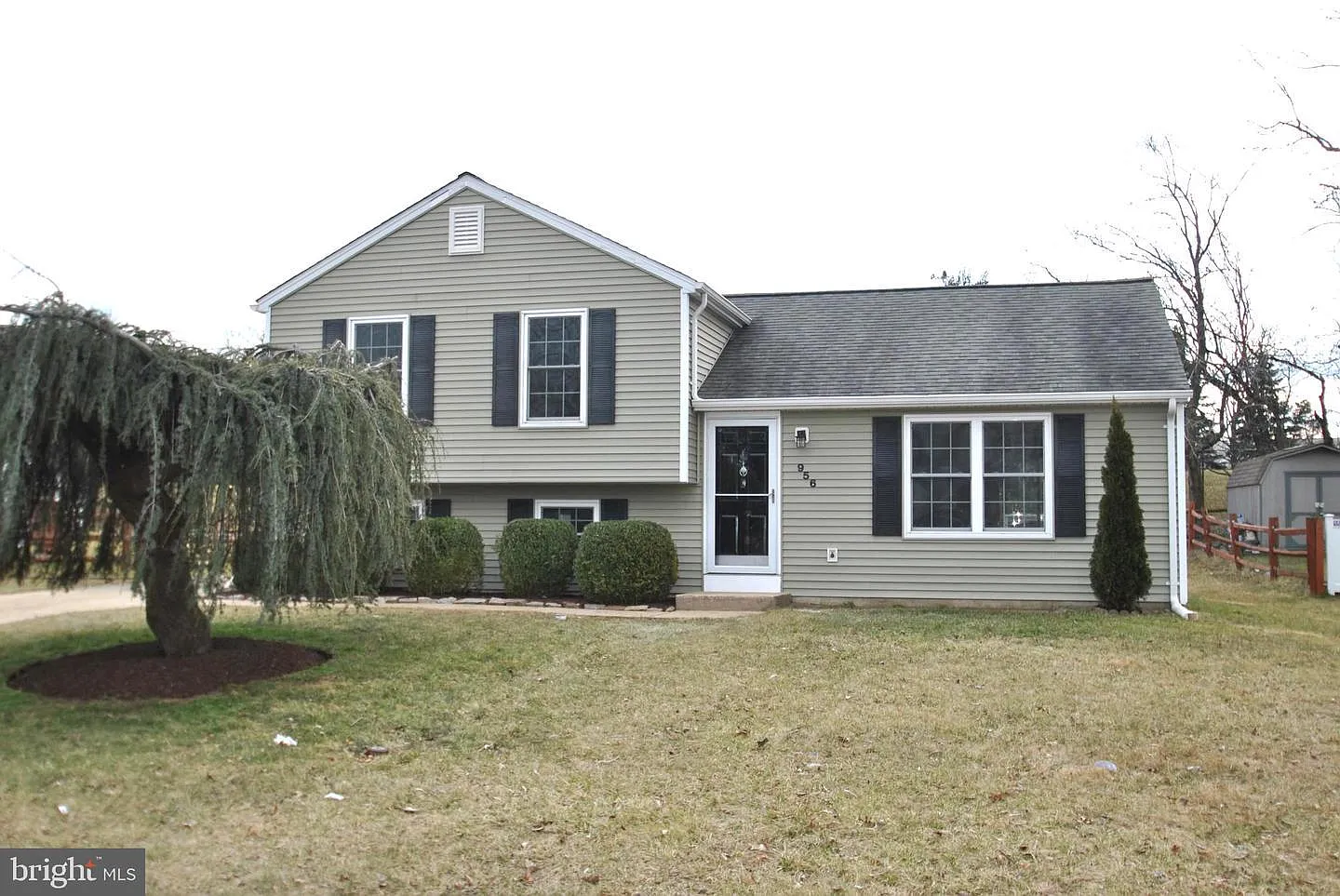 956 Edmund St photo 1