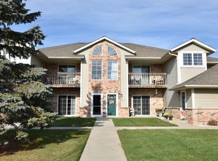 628 Shepherds Dr UNIT 8, West Bend, WI 53090