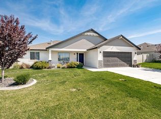 8005 Coldwater Dr, Pasco, WA 99301