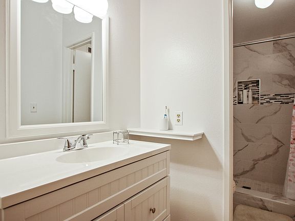 5th image of 2754 Broadmoor Ave