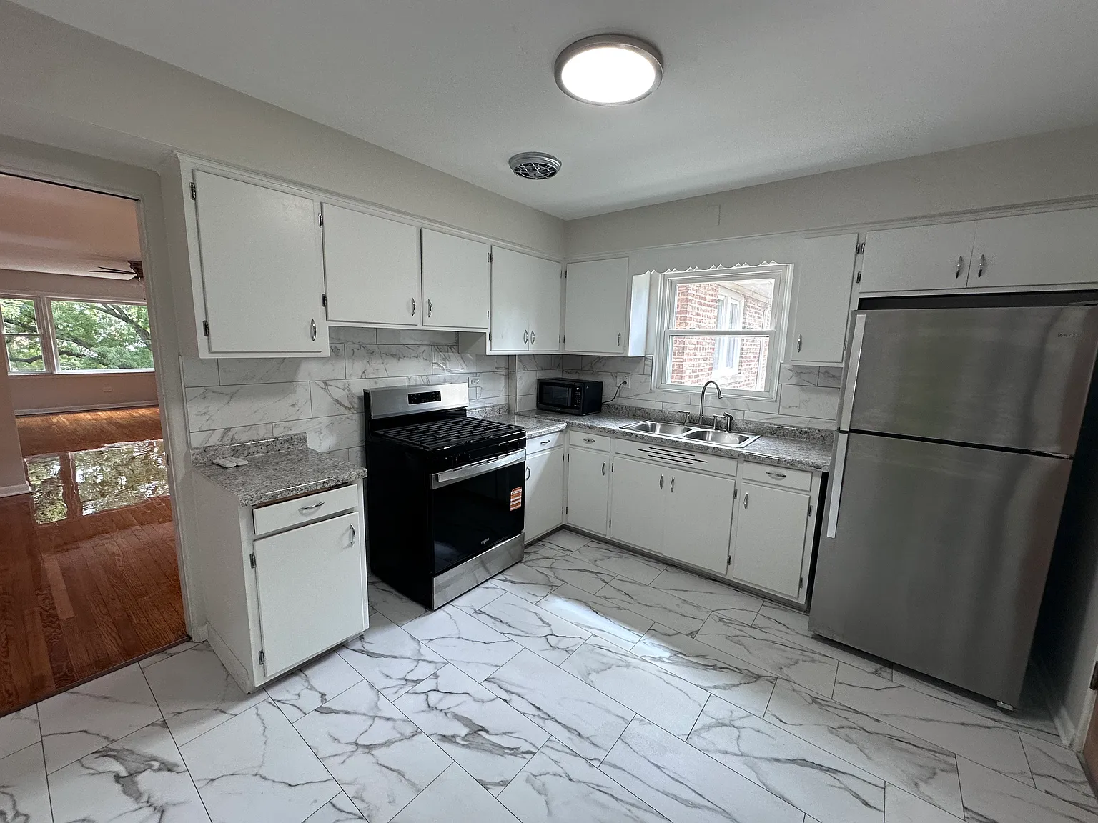 2 bed, $1,950 — Photo 2