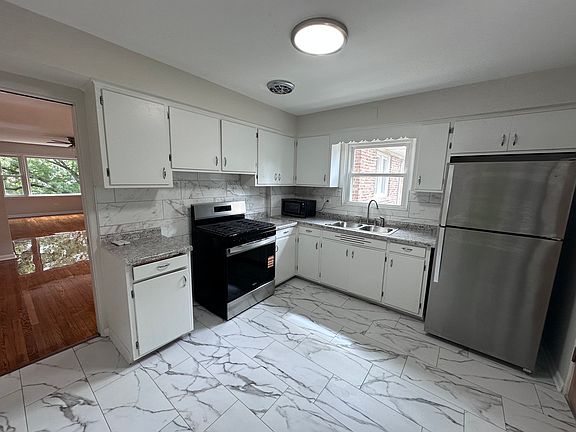 2nd image of 3728 Grove Ave Unit 2