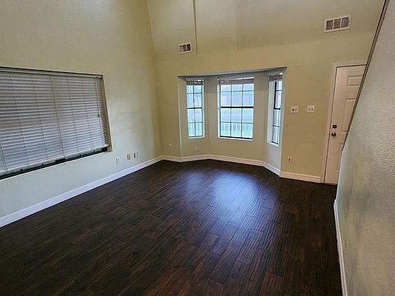 4th image of 3402 Meadowville Dr