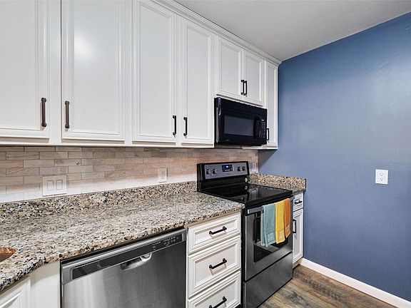 5th image of 403 W Jefferson Ave