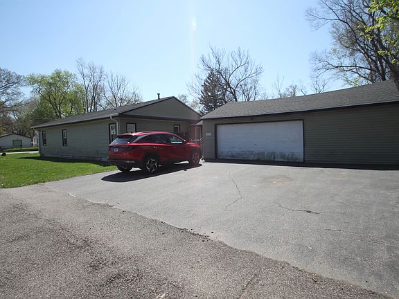 3rd image of 1424 N Day Ave