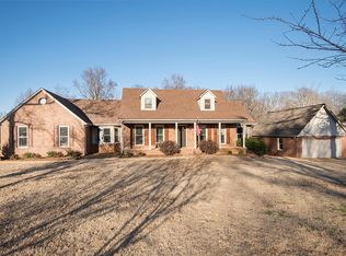 208 Myrtle Dr, Florence, AL 35634