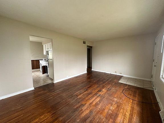 3rd image of 930 Greenview Ave