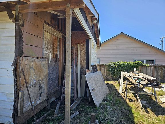3rd image of 2516 Nickel Ave