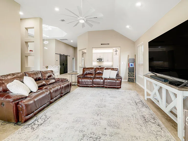 187 Salt Fork Dr — Photo 8