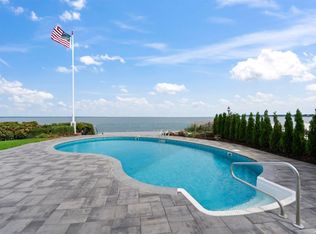 15 Oak Point Dr N, Bayville, NY 11709