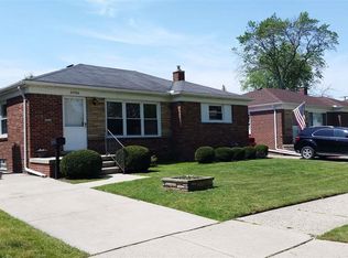 22700 Mylls St, Saint Clair Shores, MI 48081