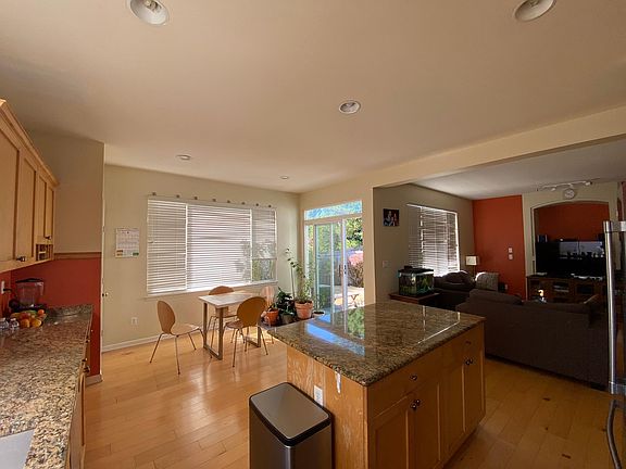 5th image of 585 239th Ave SE