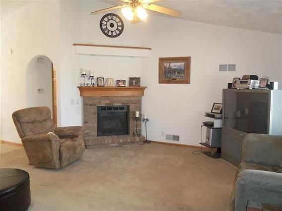 2nd image of 2624 Meadowview Dr