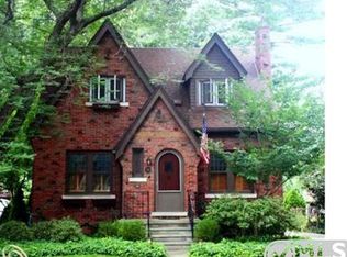 745 Fisher Rd, Grosse Pointe, MI 48230