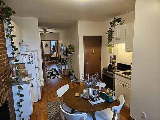 Rented by City Barn Realty Inc | media 2