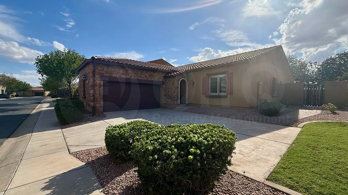 3 bed, 2.0 bath, 1950 sqft, $2,399 — Photo 1