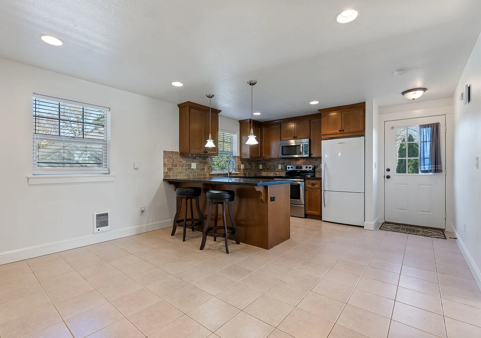 Charming Detached ADU available in NE Portland — Photo 4