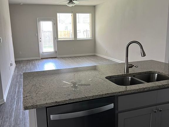 5th image of 6708 Tiger Pointe Dr