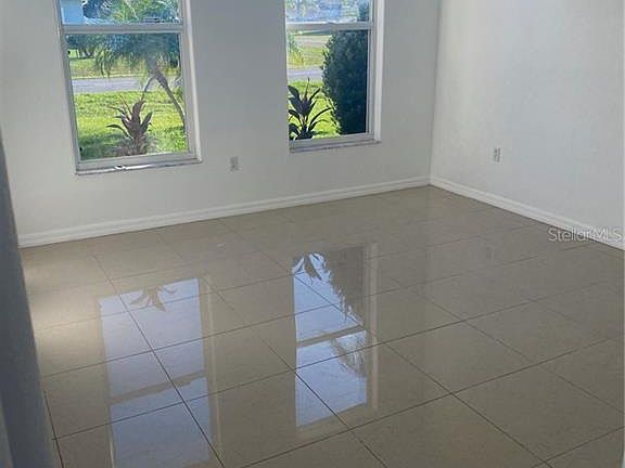 2nd image of 101 Aurora Ln