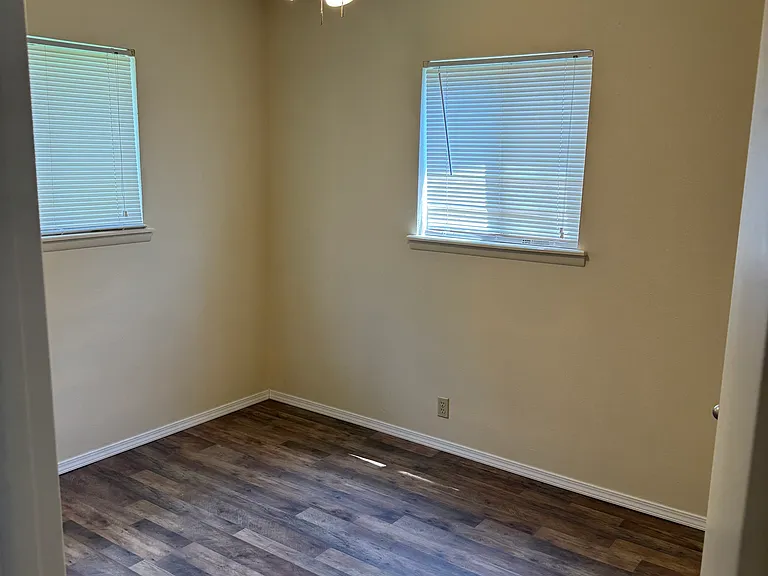 517 W Polk St — Photo 13