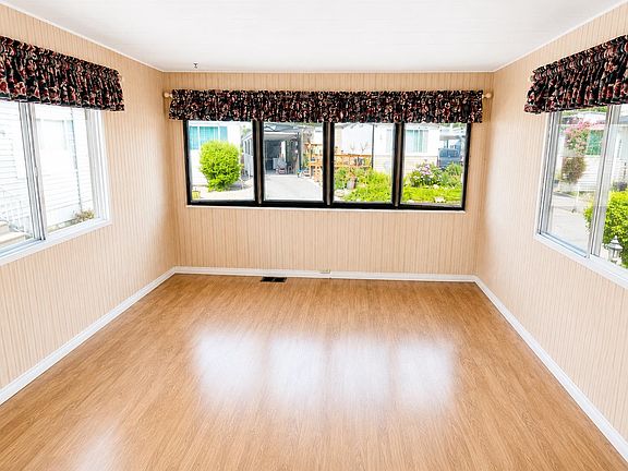 3rd image of 11882 Poplar Dr #19