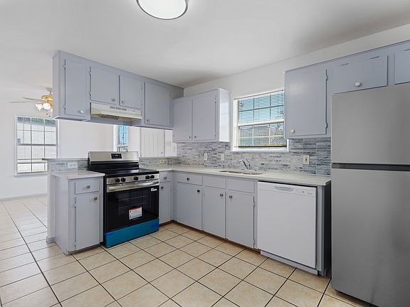 5th image of 310 Easy St #A