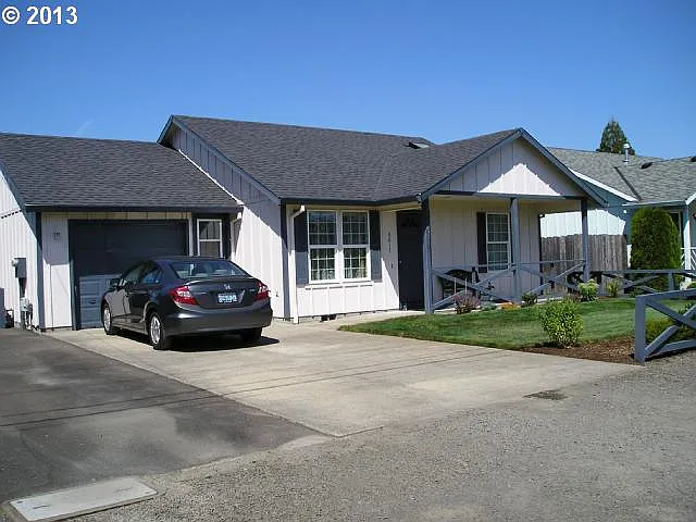 6617 SE Johnson St photo 1