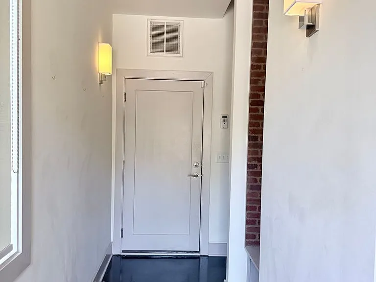 1117 Summit Ave — Photo 3