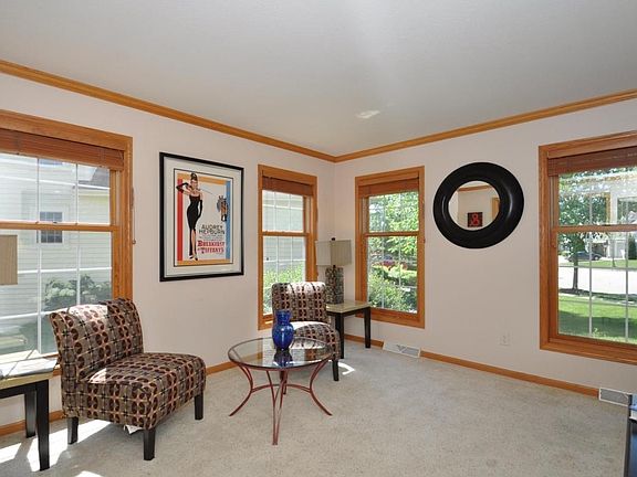 3rd image of 1018 Meadowlark Ct