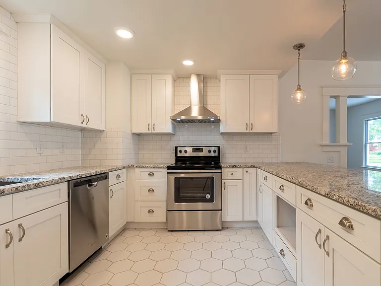 528 E Normal St — Photo 12