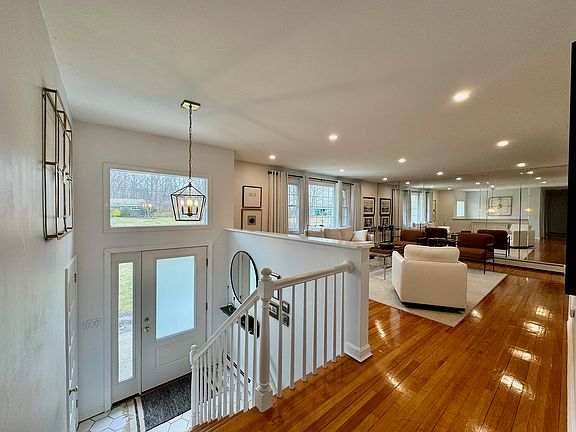 3rd image of 60 Briar Hill Rd