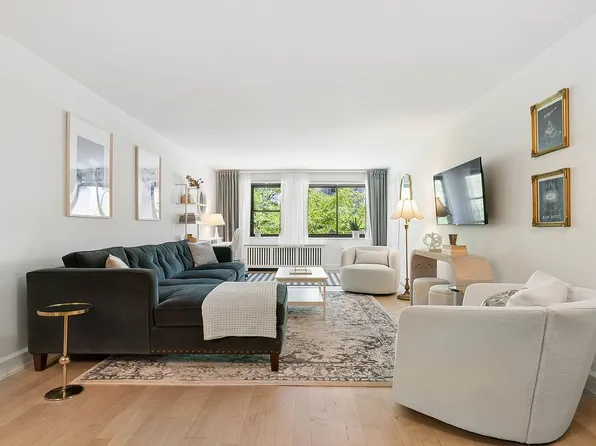 85 8th Ave APT 3F, New York, NY 10011