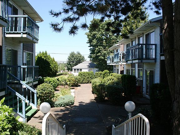 2nd image of 1712 E Fourth Plain Blvd #1