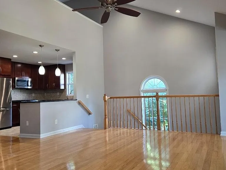 313 Winthrop Dr — Photo 5