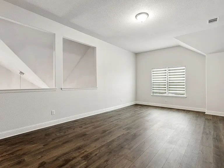 906 Overton Ave — Photo 8