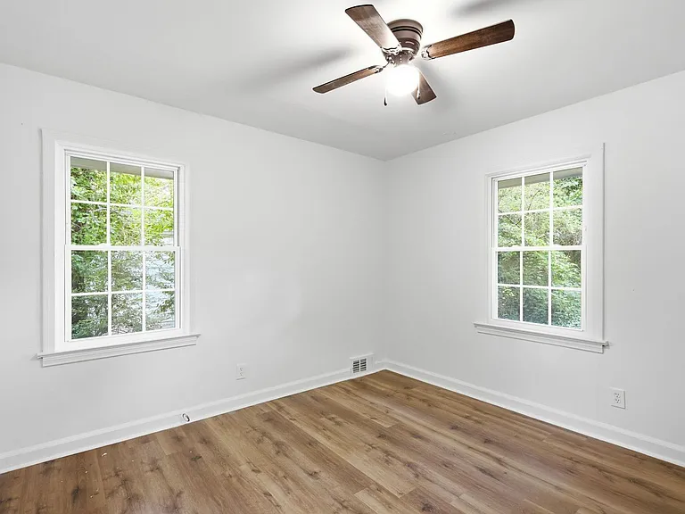 2801 Mitchell Dr — Photo 15