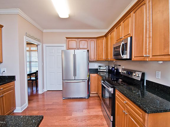 3rd image of 114 Wild Oak Drive