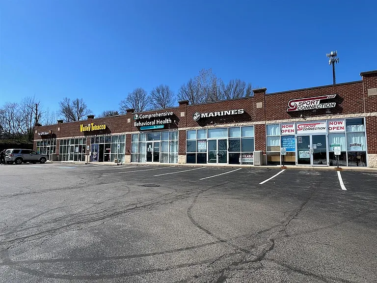 633 W Market St — Photo 17