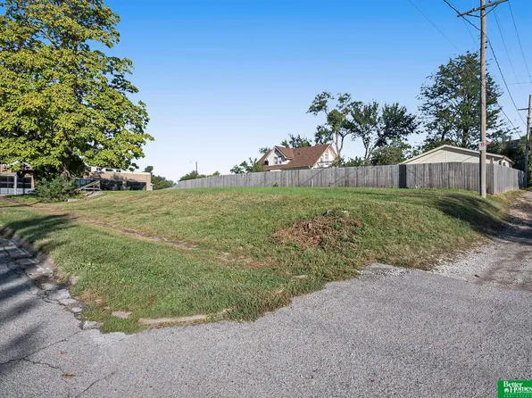 1473 S 16th St, Omaha, NE 68108