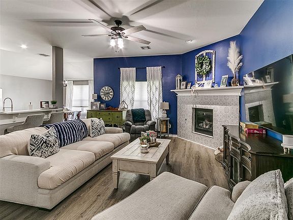 5th image of 748 Caroline Dr