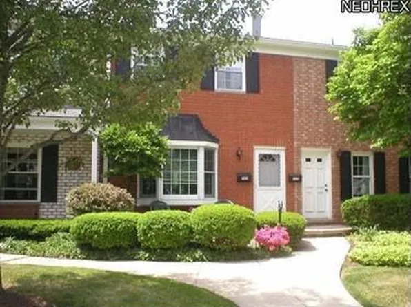 4328 W 196th St #20, Fairview Park, OH 44126