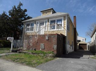 42 Hastings Rd, Island Park, NY 11558