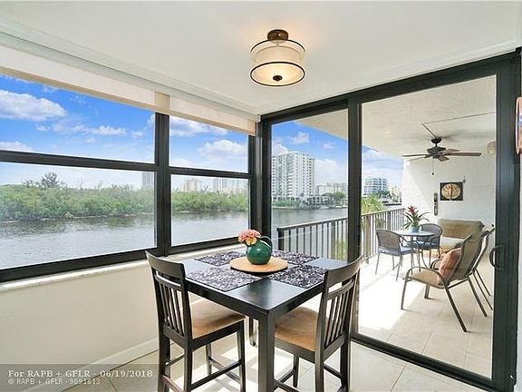 KITCHEN NOOK WITH INTRACOASTAL WATERWAY VIEWS!