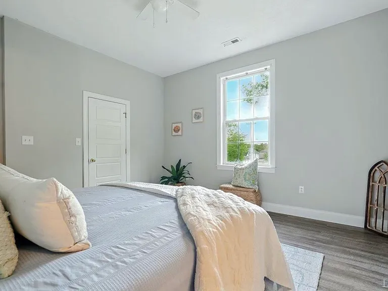 1423 Pierce St — Photo 14