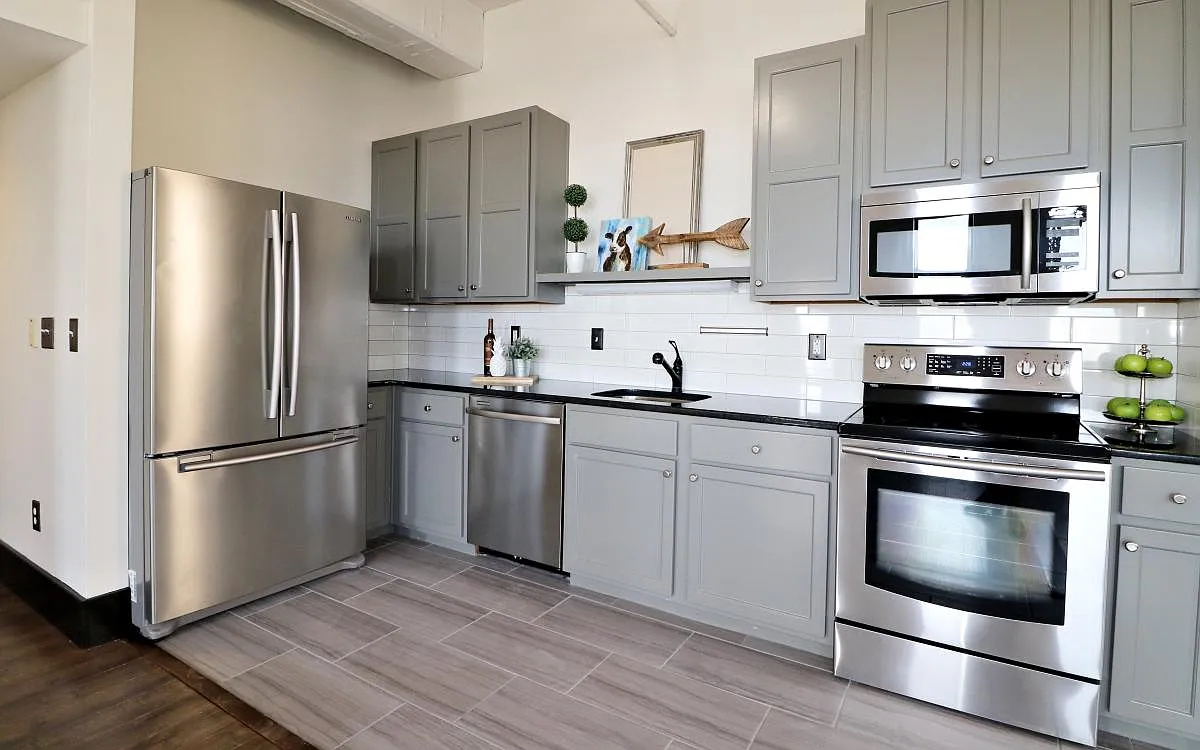 523 Grand Boulevard — Photo 4