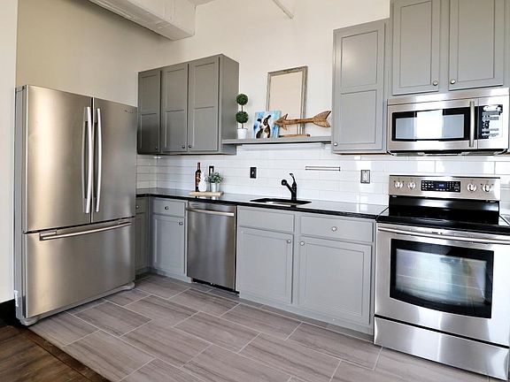 4th image of 523 Grand Blvd APT 2F